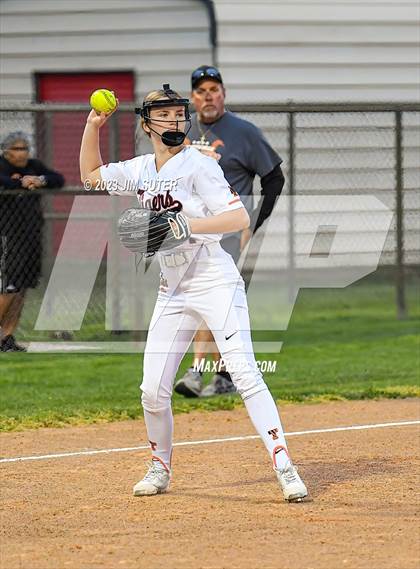 Thumbnail 1 in Smithville vs Giddings photogallery.