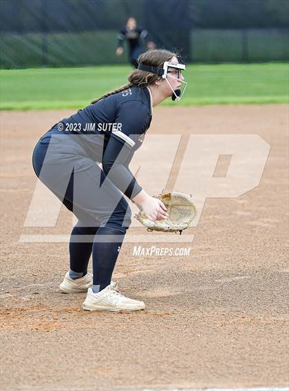 Thumbnail 1 in Smithville vs Giddings photogallery.