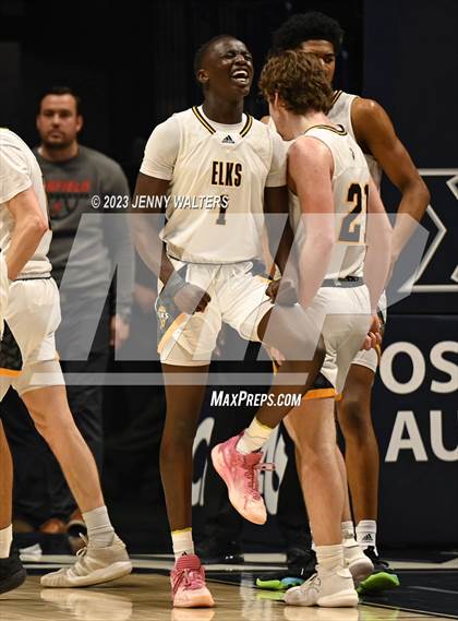 Thumbnail 2 in Centerville vs. Fairfield (OHSSA Division 1 Regional Final) photogallery.