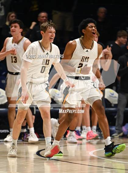 Thumbnail 2 in Centerville vs. Fairfield (OHSSA Division 1 Regional Final) photogallery.