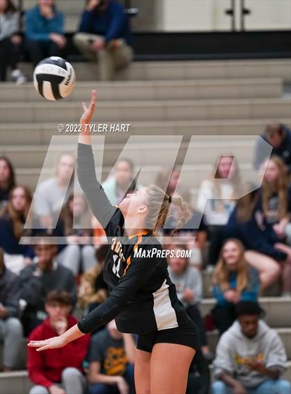 Thumbnail 3 in Avon vs. Terre Haute South Vigo (IHSAA 4A Sectional Semifinal) photogallery.