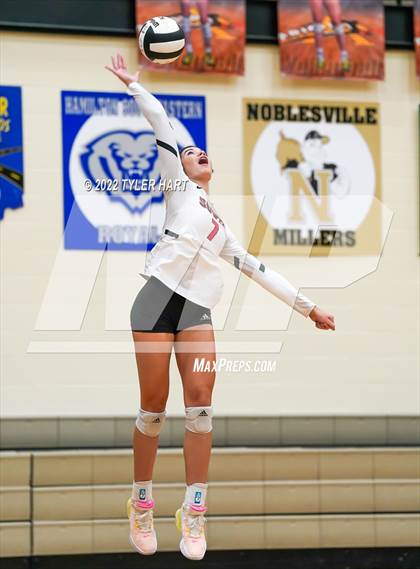 Thumbnail 3 in Avon vs. Terre Haute South Vigo (IHSAA 4A Sectional Semifinal) photogallery.