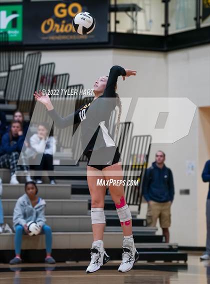 Thumbnail 2 in Avon vs. Terre Haute South Vigo (IHSAA 4A Sectional Semifinal) photogallery.