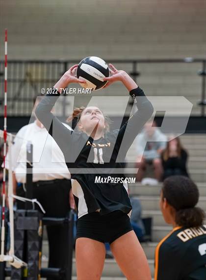 Thumbnail 1 in Avon vs. Terre Haute South Vigo (IHSAA 4A Sectional Semifinal) photogallery.