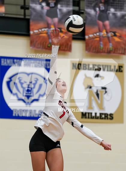 Thumbnail 1 in Avon vs. Terre Haute South Vigo (IHSAA 4A Sectional Semifinal) photogallery.
