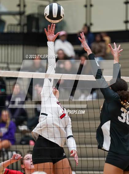 Thumbnail 1 in Avon vs. Terre Haute South Vigo (IHSAA 4A Sectional Semifinal) photogallery.