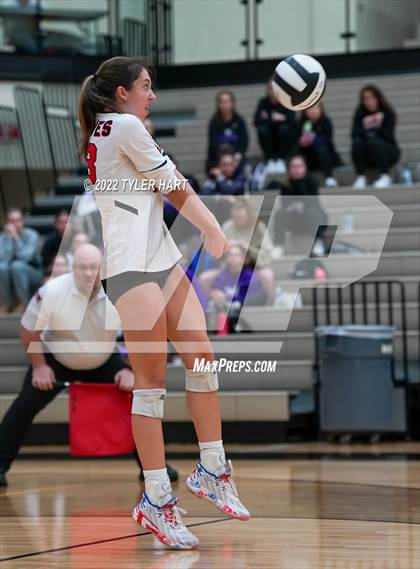 Thumbnail 3 in Avon vs. Terre Haute South Vigo (IHSAA 4A Sectional Semifinal) photogallery.