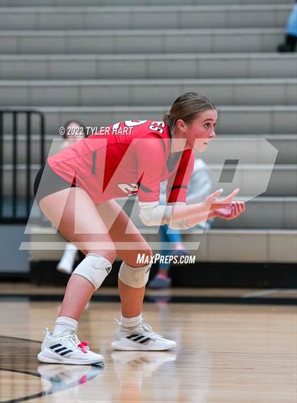 Thumbnail 2 in Avon vs. Terre Haute South Vigo (IHSAA 4A Sectional Semifinal) photogallery.