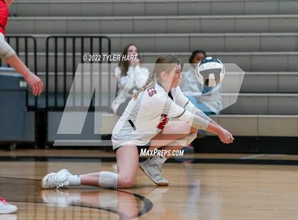 Thumbnail 2 in Avon vs. Terre Haute South Vigo (IHSAA 4A Sectional Semifinal) photogallery.
