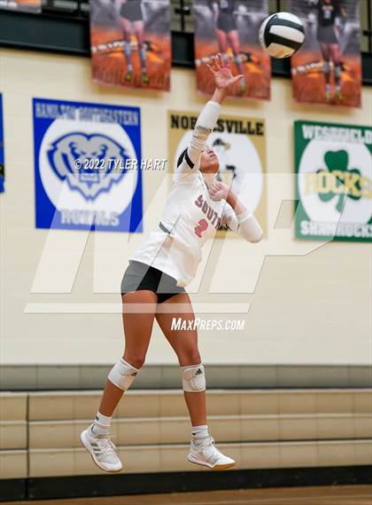 Thumbnail 2 in Avon vs. Terre Haute South Vigo (IHSAA 4A Sectional Semifinal) photogallery.
