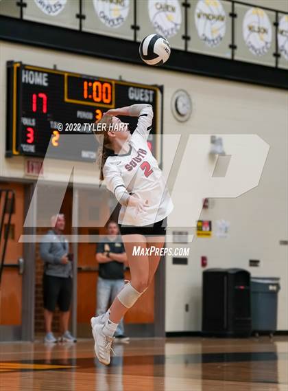 Thumbnail 3 in Avon vs. Terre Haute South Vigo (IHSAA 4A Sectional Semifinal) photogallery.