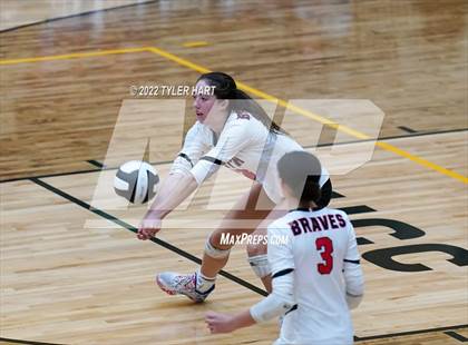 Thumbnail 2 in Avon vs. Terre Haute South Vigo (IHSAA 4A Sectional Semifinal) photogallery.