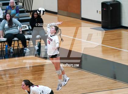 Thumbnail 3 in Avon vs. Terre Haute South Vigo (IHSAA 4A Sectional Semifinal) photogallery.