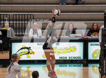 Thumbnail 1 in Avon vs. Terre Haute South Vigo (IHSAA 4A Sectional Semifinal) photogallery.