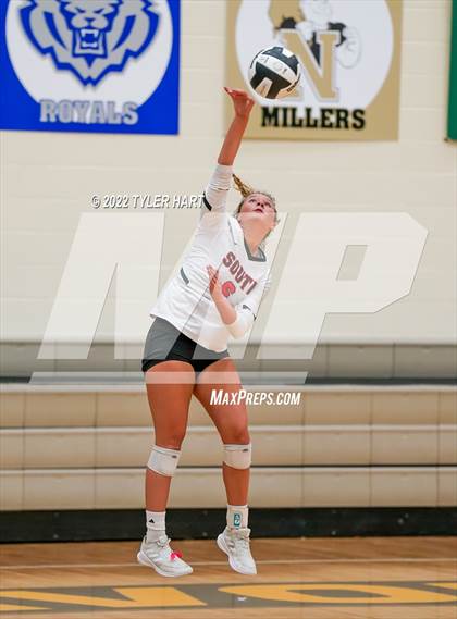 Thumbnail 1 in Avon vs. Terre Haute South Vigo (IHSAA 4A Sectional Semifinal) photogallery.