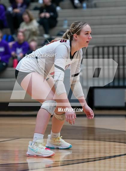 Thumbnail 3 in Avon vs. Terre Haute South Vigo (IHSAA 4A Sectional Semifinal) photogallery.