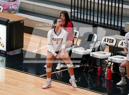 Thumbnail 2 in Avon vs. Terre Haute South Vigo (IHSAA 4A Sectional Semifinal) photogallery.