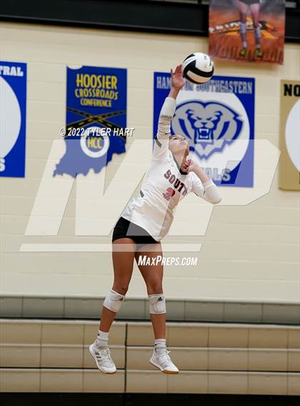 Thumbnail 1 in Avon vs. Terre Haute South Vigo (IHSAA 4A Sectional Semifinal) photogallery.