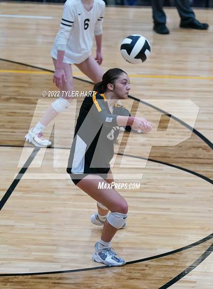 Thumbnail 2 in Avon vs. Terre Haute South Vigo (IHSAA 4A Sectional Semifinal) photogallery.