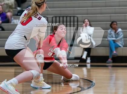 Thumbnail 3 in Avon vs. Terre Haute South Vigo (IHSAA 4A Sectional Semifinal) photogallery.