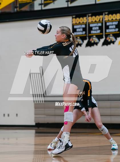 Thumbnail 3 in Avon vs. Terre Haute South Vigo (IHSAA 4A Sectional Semifinal) photogallery.