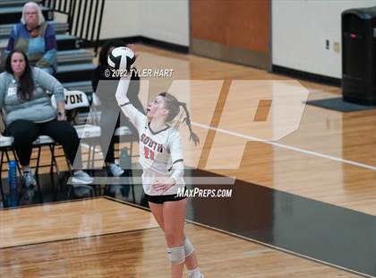 Thumbnail 1 in Avon vs. Terre Haute South Vigo (IHSAA 4A Sectional Semifinal) photogallery.