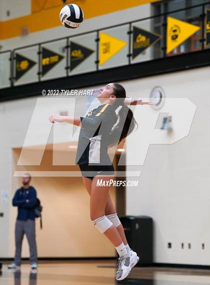 Thumbnail 1 in Avon vs. Terre Haute South Vigo (IHSAA 4A Sectional Semifinal) photogallery.