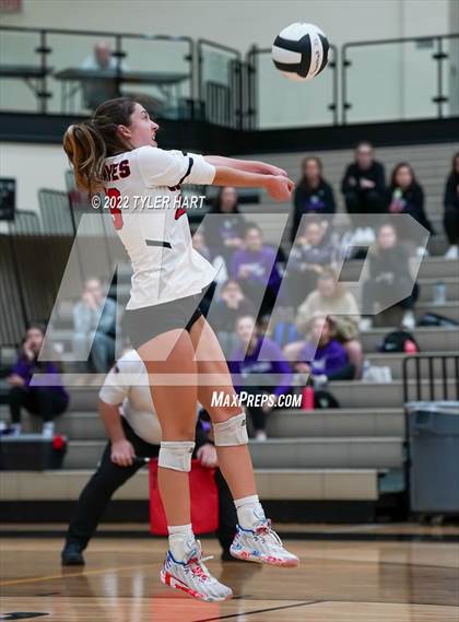 Thumbnail 2 in Avon vs. Terre Haute South Vigo (IHSAA 4A Sectional Semifinal) photogallery.