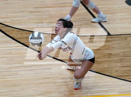 Thumbnail 3 in Avon vs. Terre Haute South Vigo (IHSAA 4A Sectional Semifinal) photogallery.