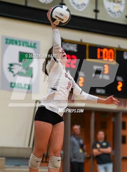 Thumbnail 2 in Avon vs. Terre Haute South Vigo (IHSAA 4A Sectional Semifinal) photogallery.