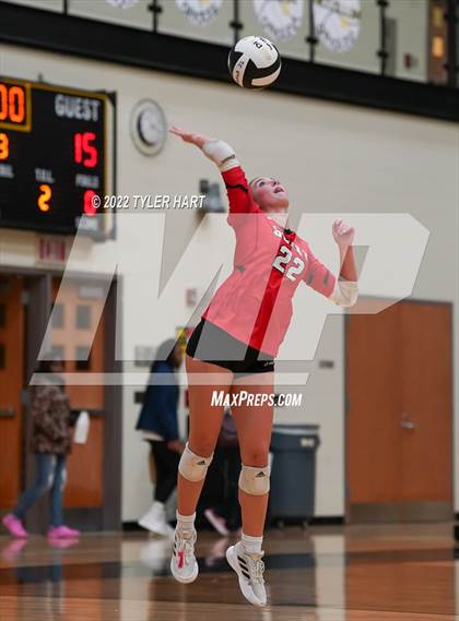 Thumbnail 2 in Avon vs. Terre Haute South Vigo (IHSAA 4A Sectional Semifinal) photogallery.