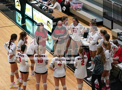 Thumbnail 2 in Avon vs. Terre Haute South Vigo (IHSAA 4A Sectional Semifinal) photogallery.