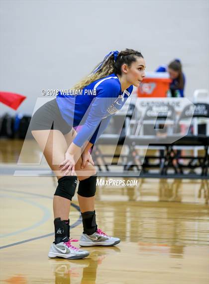 Thumbnail 3 in Red Hook vs Rondout Valley (Section 9 Class B Final) photogallery.