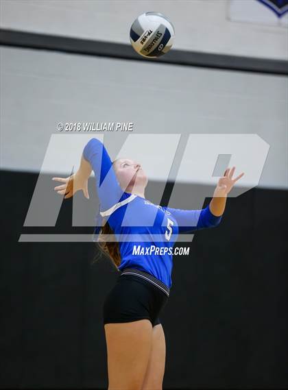 Thumbnail 3 in Red Hook vs Rondout Valley (Section 9 Class B Final) photogallery.