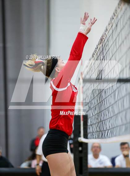Thumbnail 2 in Red Hook vs Rondout Valley (Section 9 Class B Final) photogallery.