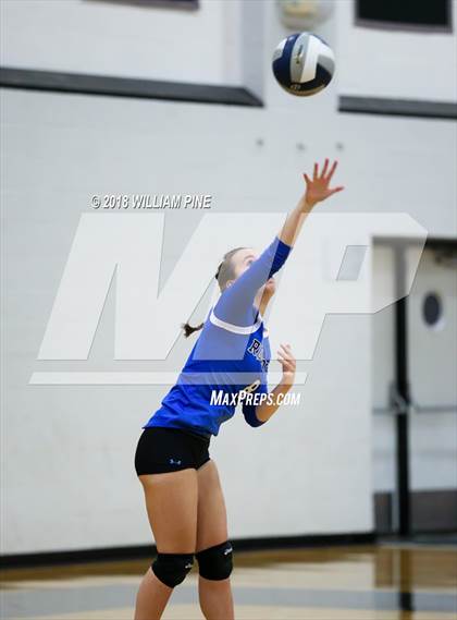Thumbnail 2 in Red Hook vs Rondout Valley (Section 9 Class B Final) photogallery.