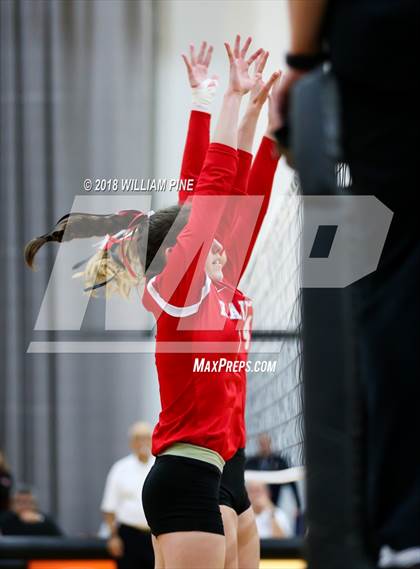 Thumbnail 3 in Red Hook vs Rondout Valley (Section 9 Class B Final) photogallery.