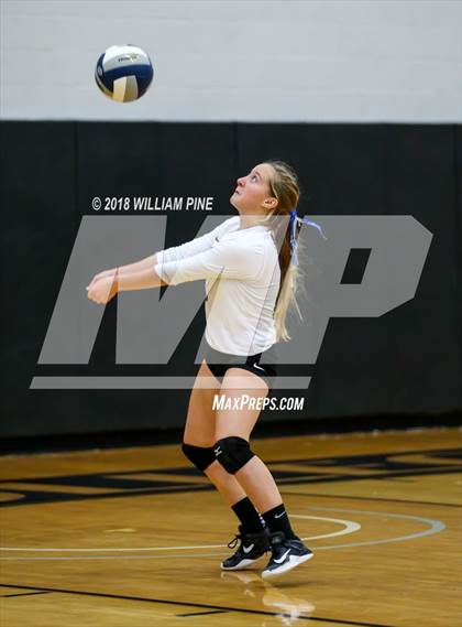 Thumbnail 1 in Red Hook vs Rondout Valley (Section 9 Class B Final) photogallery.