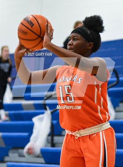 Thumbnail 3 in East Ridge vs Red Bank (Battle At The Creek) photogallery.