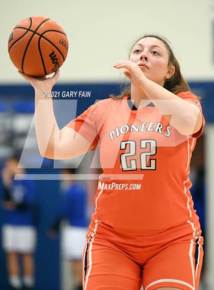 Thumbnail 3 in East Ridge vs Red Bank (Battle At The Creek) photogallery.