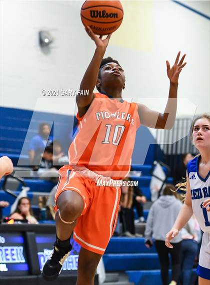 Thumbnail 2 in East Ridge vs Red Bank (Battle At The Creek) photogallery.