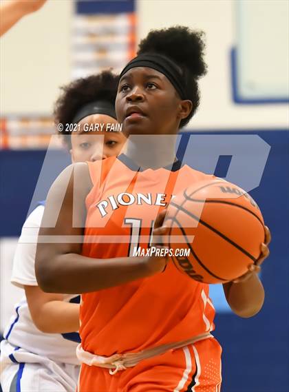 Thumbnail 1 in East Ridge vs Red Bank (Battle At The Creek) photogallery.
