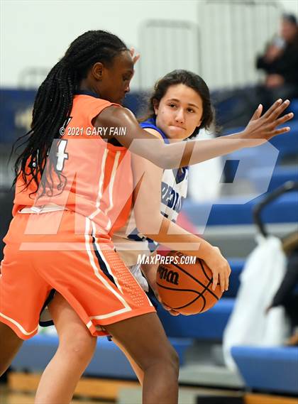 Thumbnail 2 in East Ridge vs Red Bank (Battle At The Creek) photogallery.