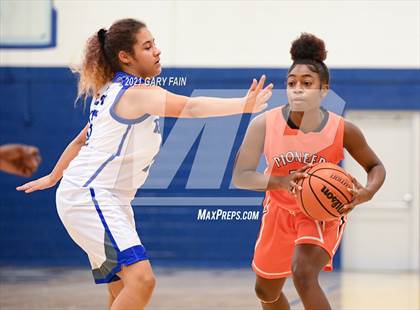 Thumbnail 3 in East Ridge vs Red Bank (Battle At The Creek) photogallery.