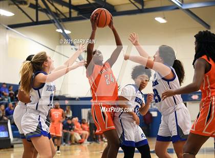 Thumbnail 2 in East Ridge vs Red Bank (Battle At The Creek) photogallery.
