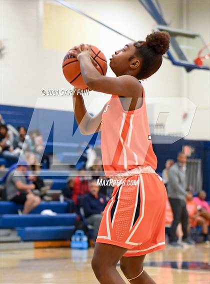 Thumbnail 3 in East Ridge vs Red Bank (Battle At The Creek) photogallery.