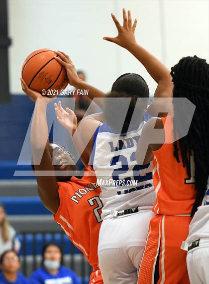 Thumbnail 1 in East Ridge vs Red Bank (Battle At The Creek) photogallery.