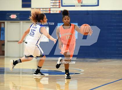 Thumbnail 3 in East Ridge vs Red Bank (Battle At The Creek) photogallery.