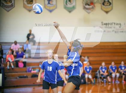 Thumbnail 3 in Lawrence vs. Kalamazoo HomeSchool photogallery.