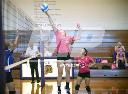Thumbnail 3 in Lawrence vs. Kalamazoo HomeSchool photogallery.